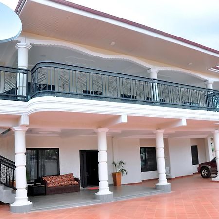 Queens Place Hotel Accra Buitenkant foto