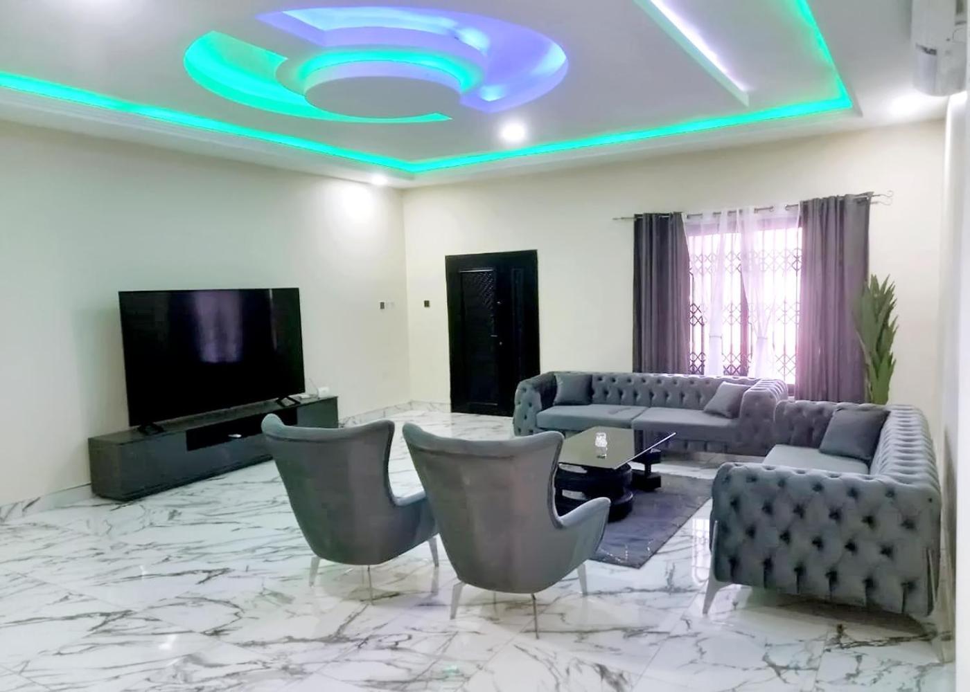 Queens Place Hotel Accra Buitenkant foto