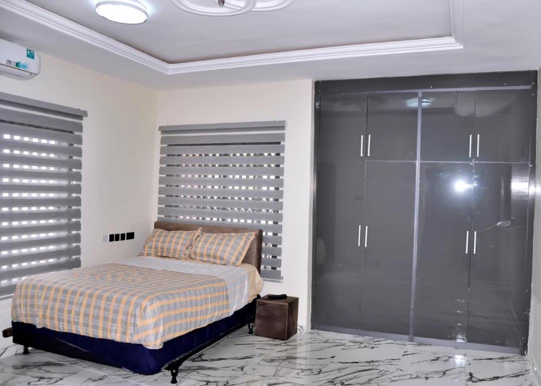 Queens Place Hotel Accra Buitenkant foto